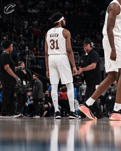 GOOD MORNING CAVS FANS 

ITS GAMEDAY!!

🆚 @NetsLead 
📍 Barclays Center
⏰ 3:30 EST
📺 FDSOH

#LetEmKnow 