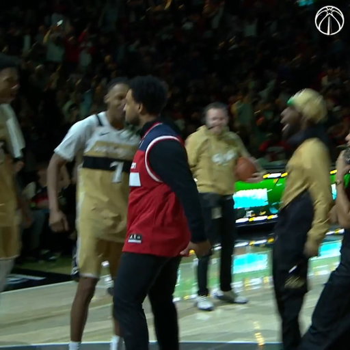 Buries a $10K half-court shot and goes straight to his team’s bench. 

That’s a fan 
 