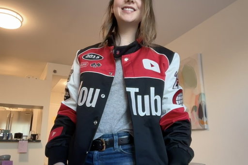 YouTube just sent me the greatest gift of all time 🥹🙏🏻

Being a YouTuber has been my dream since I was 8 years old 

I’m so grateful 
Feels like just the beginning too

THANK YOU 
