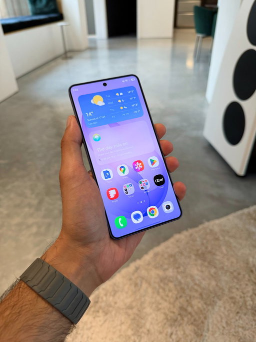 Just received confirmation from Samsung - S26 Ultra has an 8 bit display, not a 10 bit display as we were originally told.

That means it can only display 16 million colours instead of 1 billion, and just uses tech designed to "simulate 10 bit".

Not a problem that's easy to notice when you're using it, but nonetheless this does put Samsung's display behind most current flagship phones for colour reproduction