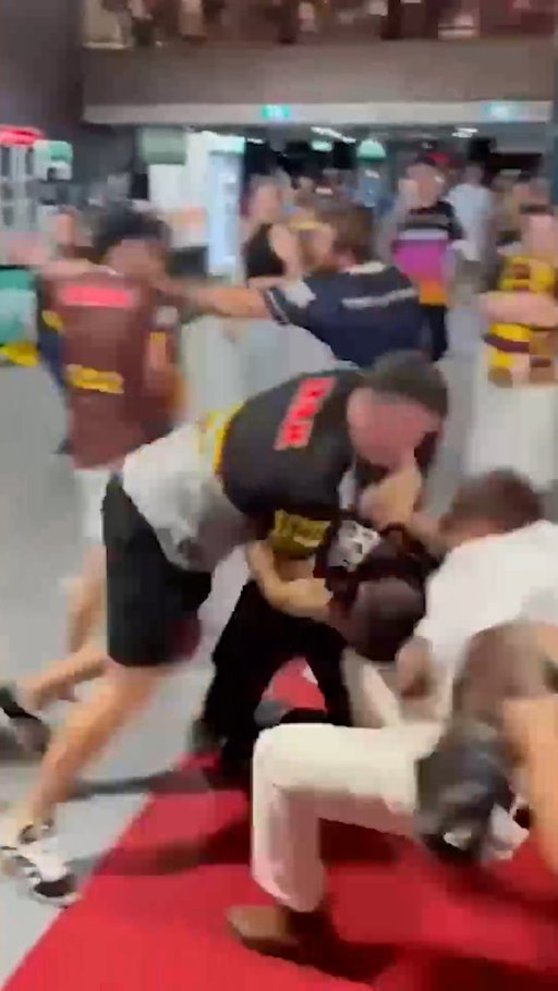 Chaos in Brisbane overnight as Broncos and Panthers fans clashed in ugly scenes at Suncorp Stadium 😳 😬 

Via X / @Jacob01Aus

#NRL 