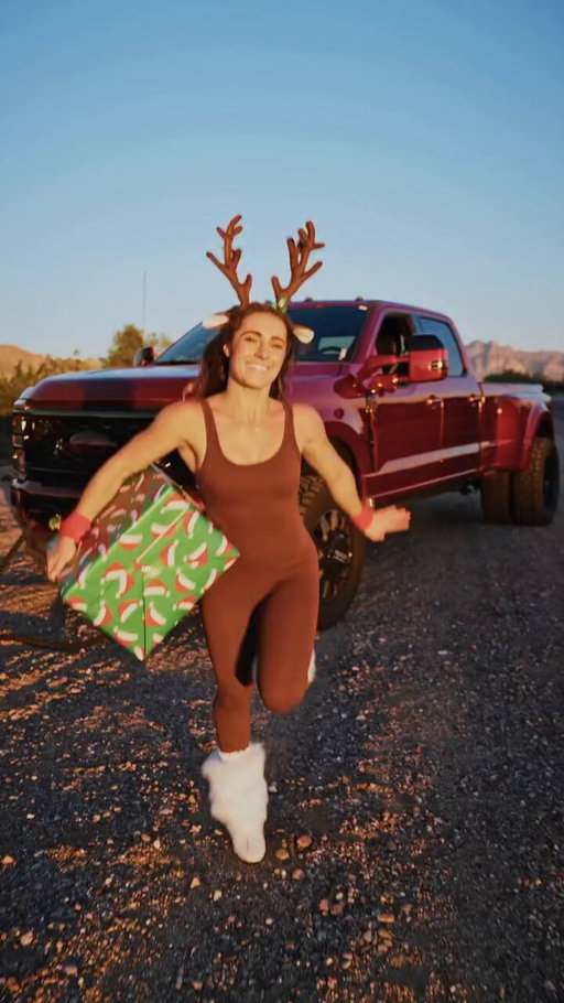 It's crunch time 🦌🎄

Santa's sleigh got an upgrade this year  🛷 