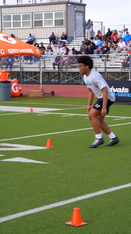 Lake Travis (TX) EDGE Brian Orakpo Jr. running bags at Rivals Combine Houston @TheUCReport 

https://t.co/PUJaekGNjV 
