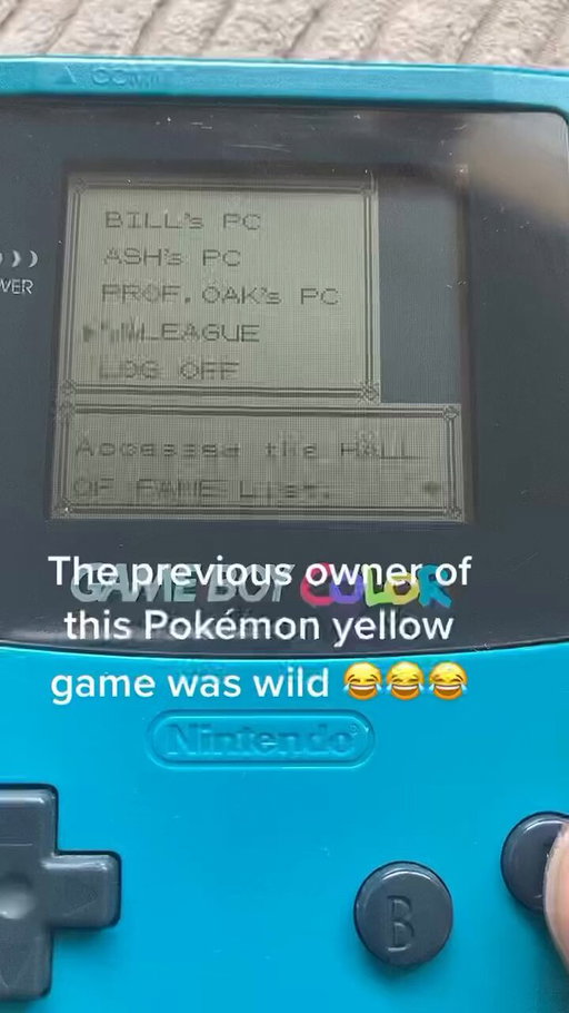 The previous owner of this Pokemon Yellow game was wild🤣🤣 