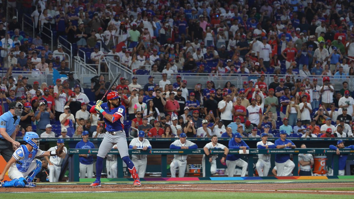 The crowd is LOUD for Fernando Tatis Jr. 🔊 