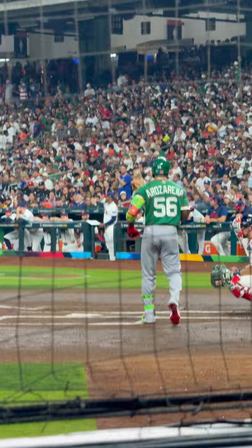 Cal Raleigh refuses to shake hands with his Mariners teammate Randy Arozarena 