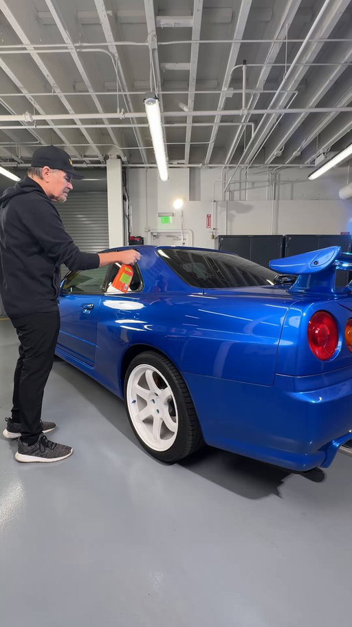The weekend is here, let's get our cars wiped down and out on the road! Hybrid Ceramic Waterless Wash &amp; Wax! 

In the Bay with @0fficial_lee 

#meguiars #jdm #carwash #waterless #skyline 
