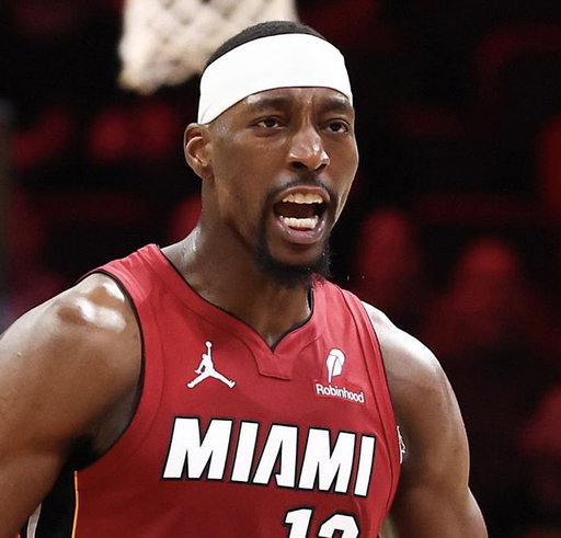 BAM ADEBAYO HAS 62 POINTS GOING INTO THE 4Q 🤯

He’s now 20 points away from passing Kobe Bryant’s 81…

Every time someone drops 50 this season, DoorDash adds an item to “The Bag” for one lucky fan

Bam added an item to “The Bag” halfway through the 3Q 😭 