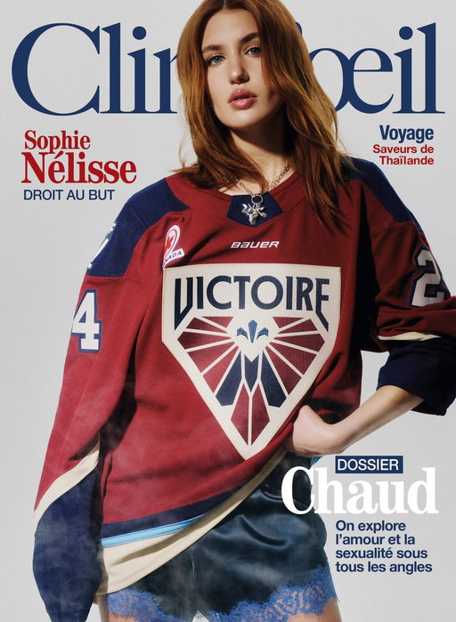 Sophie Nélisse porte le chandail de la Victoire de Montréal en couverture du magazine Clin d’œil du mois d’avril ❤️‍🔥

Le magazine sera disponible en kiosque dès ce jeudi 12 mars 2026. 