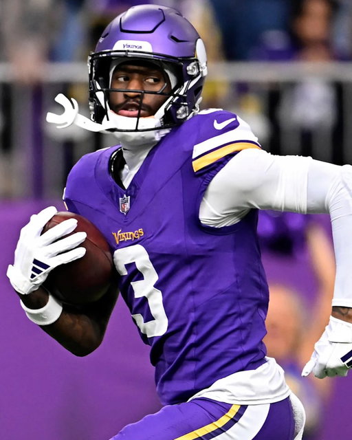 𝗧𝗥𝗘𝗡𝗗𝗜𝗡𝗚: Vikings WR Jordan Addison took a shot at Patriots CB Christian Gonzalez while responding to trash talk from Patriots fans.

“training camp he was on the sideline ask em” 