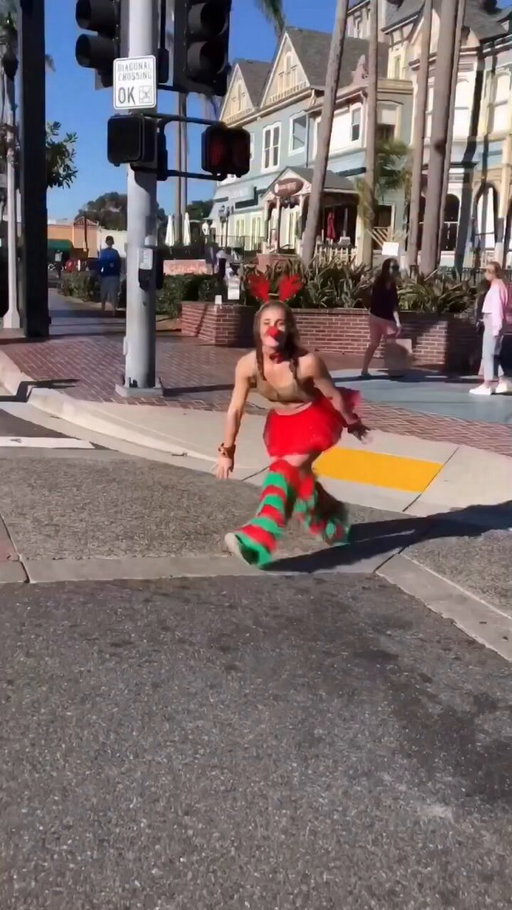 Rudolph takes on the streets of San Diego 🦌☀️

I'd love to hear about where you're from!! Comment below your city 🏙️ 