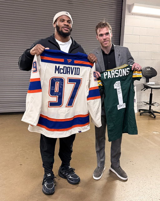 Post-game jersey swap 😯🏈 #LetsGoOilers 