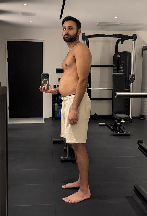 This was me in January 

Then I got a text message asking me to play in the @Sidemen charity football match 

Since then I’ve changed EVERYTHING about my diet and lifestyle

1st progress photo coming soon 