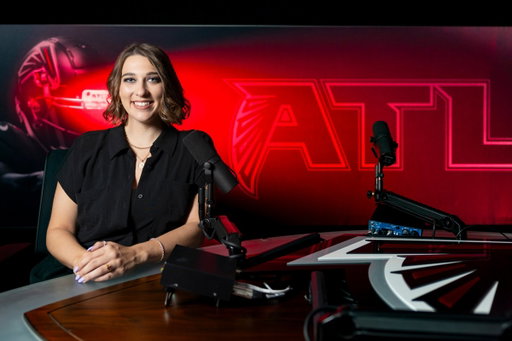 "Now, here I am at 29, a well-rounded journalist able to do a little bit of everything because that was what Grady allowed me to do as a student." - Tori McElhaney, senior reporter for the @AtlantaFalcons 

Learn more about how Tori's time with GradyNewsource, the Grady College of Journalism and Mass Communication, and The Red & Black prepared her for a multi-faceted career with the Atlanta Falcons! https://t.co/2sXhbbSxP4