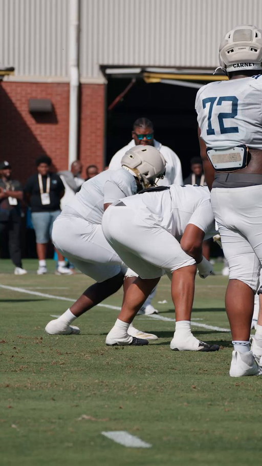 Saturday starts up front 🧱 @Jordan_Floyd01 

@emoryhealthcare 
#StingEm 🐝 