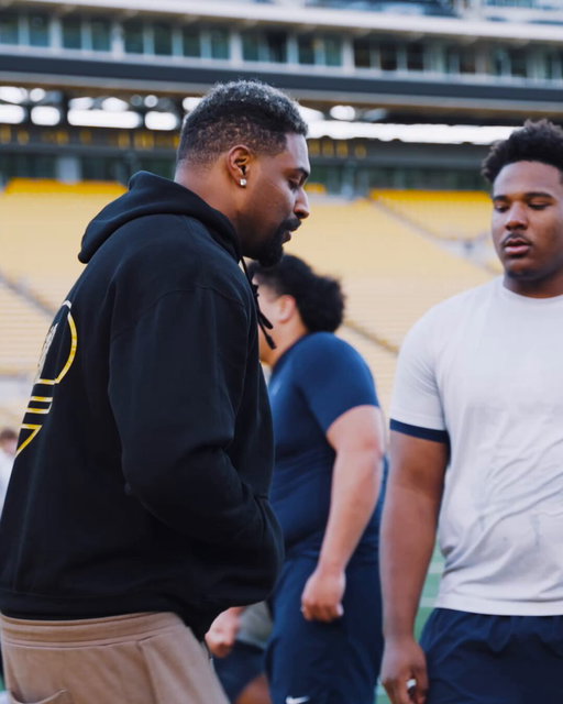 The standard continues 👊

Appreciate @camjordan94 and Trevor Guyton for coming back home to pour their experience into the next generation of pass rushers.

#GoBears 