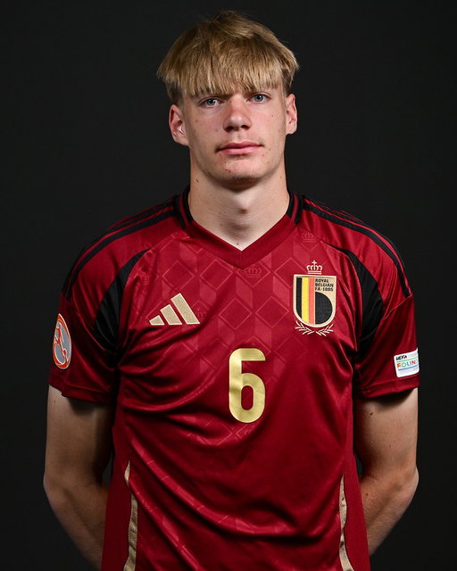 17-year-old Nathan De Cat earns his first Belgium call-up 🇧🇪 