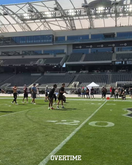 Logan Paul got an INT off Joe Burrow 😭 

(via @overtime) 