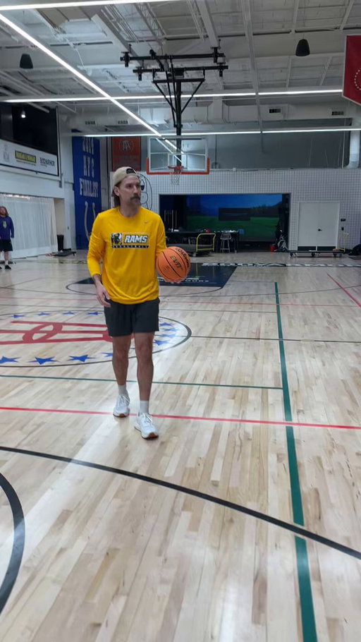 OH NO😂 @chefdonnyy was using a women’s ball during our halftime shoot around… I will say he hasn’t missed a shot though so good for him #ExperianBoostOrBust 