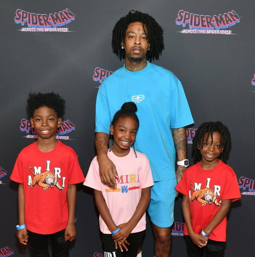 Roomies, did you know 21 Savage is already a boy and girl dad? 🩵🩷 Here's everything to know about his 3 kids + their moms: https://t.co/Hz9eVE1ZLN 