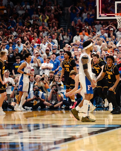 Party like it's 1999! 

@IowaHoops x #Hawkeyes 