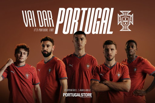 Levanta-se o "pano": eis o nosso 𝗻𝗼𝘃𝗼 𝗱𝗿𝗲𝘀𝘀 𝗰𝗼𝗱𝗲. ❤️‍🔥🌊🇵🇹

🔗 𝗝𝗮́ 𝗱𝗶𝘀𝗽𝗼𝗻𝗶́𝘃𝗲𝗹 👉 https://t.co/ikBvVapq65

#VaiDarPortugal | @pumafootball 