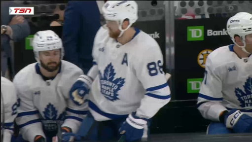 Nylander went down the bench to talk to Rielly and Carlo about a play

🎥: TSN | NHL 
