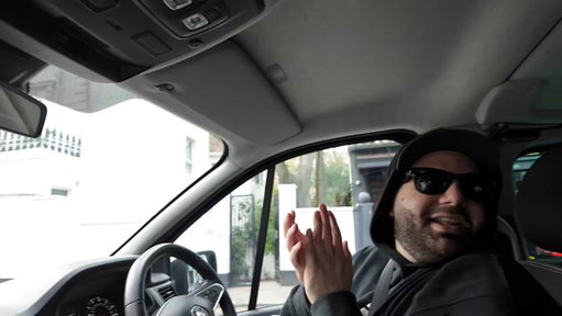 Jerry is NOT having a good time driving through London 