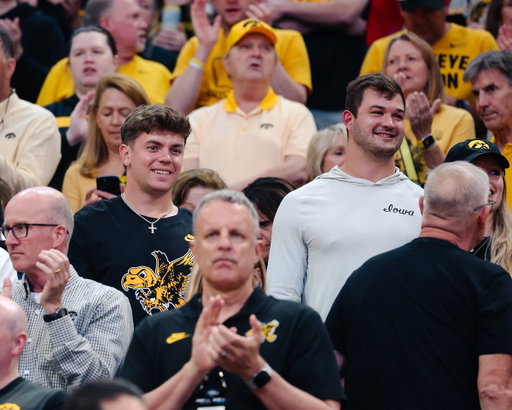 Former Hawks in the House 🐤

@HawkeyeFootball x @IowaHoops 