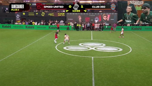 Arcángel cantando y representado a Kalshi en la Baller League 