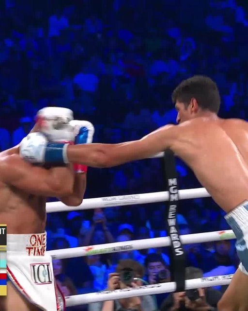 Despite Thurman landing a big left hand, @SebastianFundo1 has Thurman bloodied and beaten in RD6. #FundoraThurman 