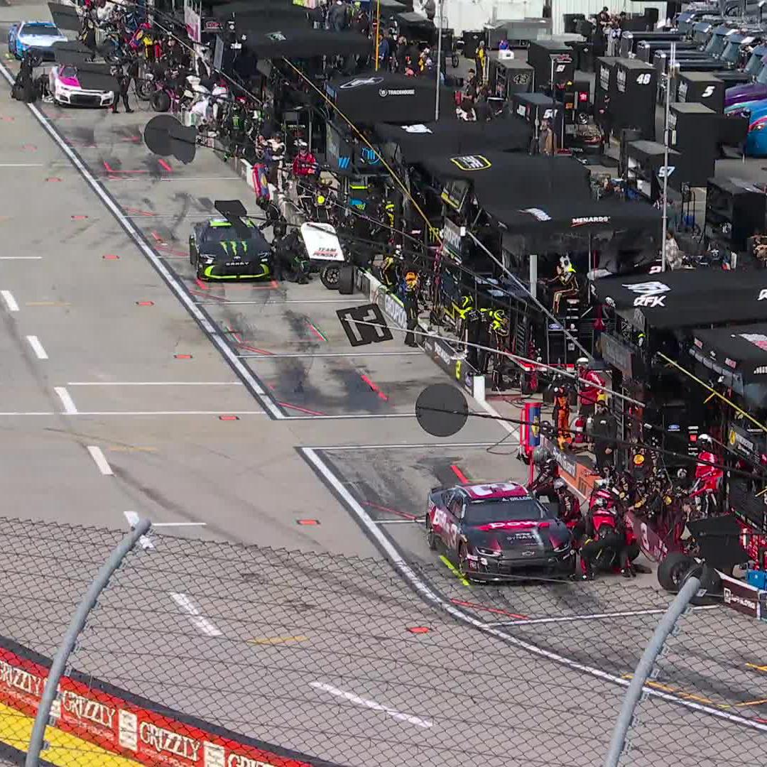 Pit road can be perilous at @MartinsvilleSwy. 