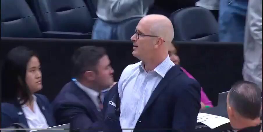 Dan Hurley returned to his factory settings just seconds after Mullins’ shot 

 