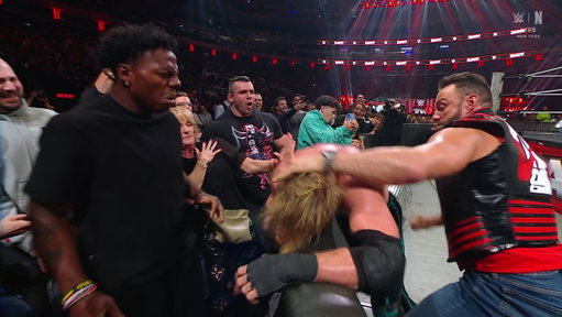 ISHOWSPEED JUST TOOK OUT LA KNIGHT WITH BRASS KNUCKLES 😳

#WWERaw 