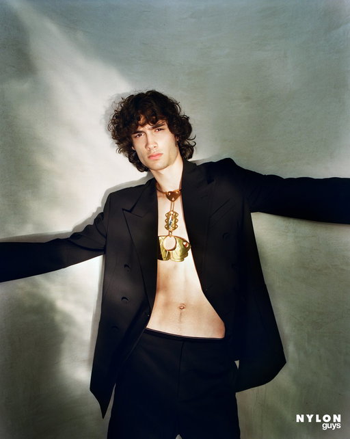 Sombr photographed by Austin Sandhaus for NYLON Guys! 📸 