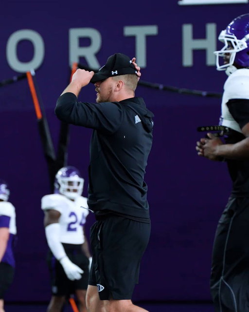 The energy boost your day needed ⚡

@CoachDrewGray. Mic'd Up 🎙️⬆️ 