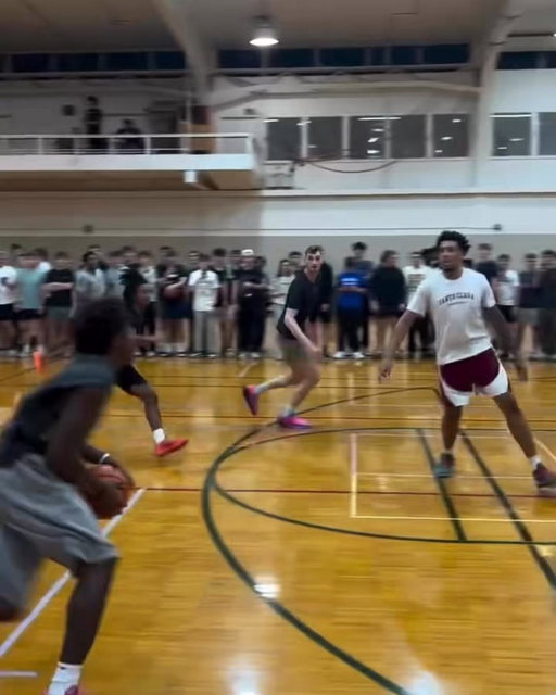 Coen Carr playing pickup vs MSU students isn’t fair 😭

(via stevethebutcher28/IG) 