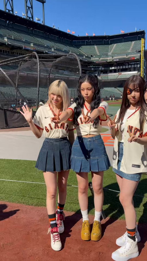 .@NMIXX_official has arrived at @OracleParkSF 