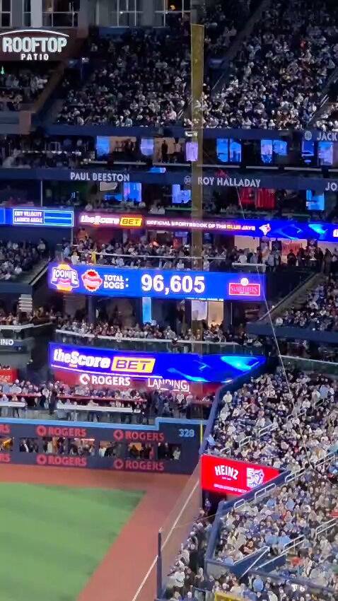 Toronto Blue Jays fans just broke the single-night $1 hot dog record of 96,633 set in August, 2025 

It probably doesn't hurt that they are selling for 77 cents each tonight🌭⚾️ 