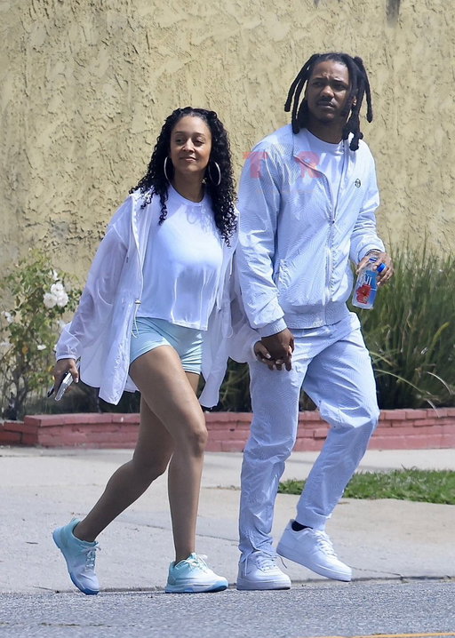 What’s tea, Tia? 👀 Tia Mowry spotted sharing a kiss with mystery man in public! 💋 

 (📸: Backgrid) ✍🏾: #TSRStaffLG 