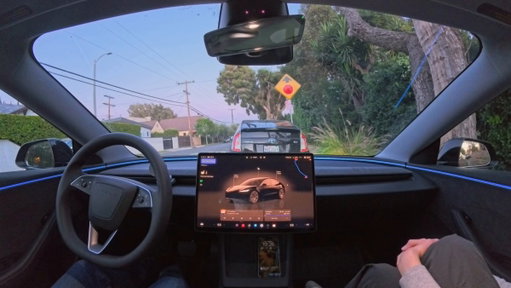 Tesla driving itself around LA 