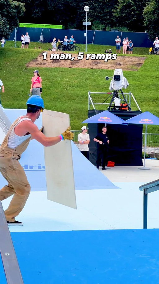 true friends lift you up, literally 💪

🤝: ManRamp &amp; Red Bull Skate,
🛹: Madars Apse, Zeb Powell, TJ Rogers &amp; Torey Pudwill 