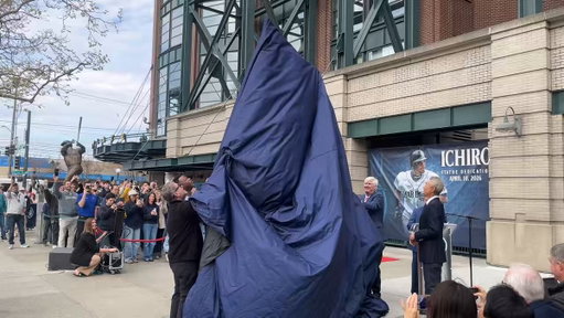 The bat on Ichiro's statue broke during the reveal

(via @DKramer_)

