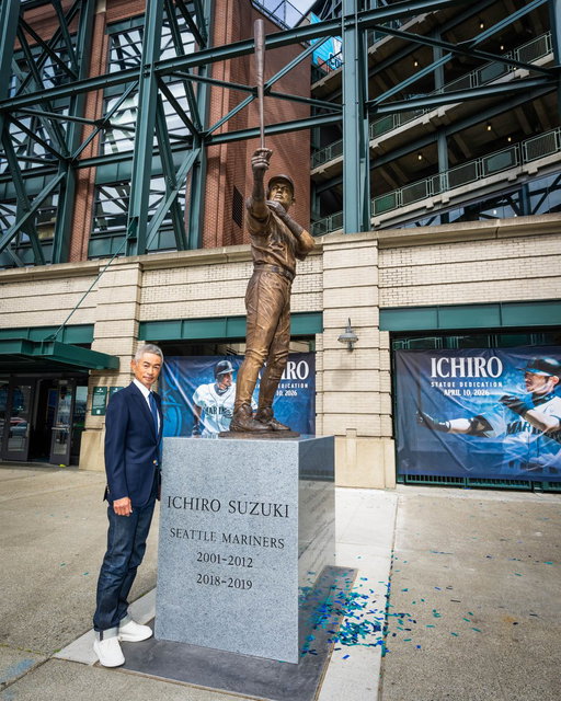 Ichiro forever. 

イチローは永遠 
