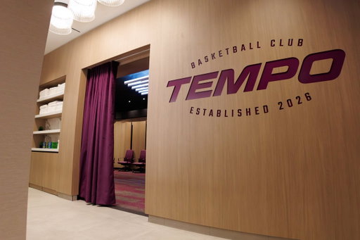 Where luxury meets function.
 
Our game day locker room and player lounge welcome our athletes with intentional state of the art details, designed by a largely female consultant team - by women, for women.
 
In collaboration with Kilmer Infrastructure, EllisDon, and Brisbin Brook Beynon Architects, this space features full-length mirrors, porcelain marble features, custom lockers, a fully equipped fitness room, and a flex room designed to transform between a nursing room, salon, and other player-support uses.

The Tempo speed lines are embedded throughout the design, with colour used to activate high-performance zones like the fitness room, while dark, monochromatic elements evoke a clear mindset as transitional spaces, intentionally designed to feel calm in moments of focus.
