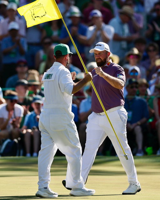 18 holes to play. All to play for ☘️ 