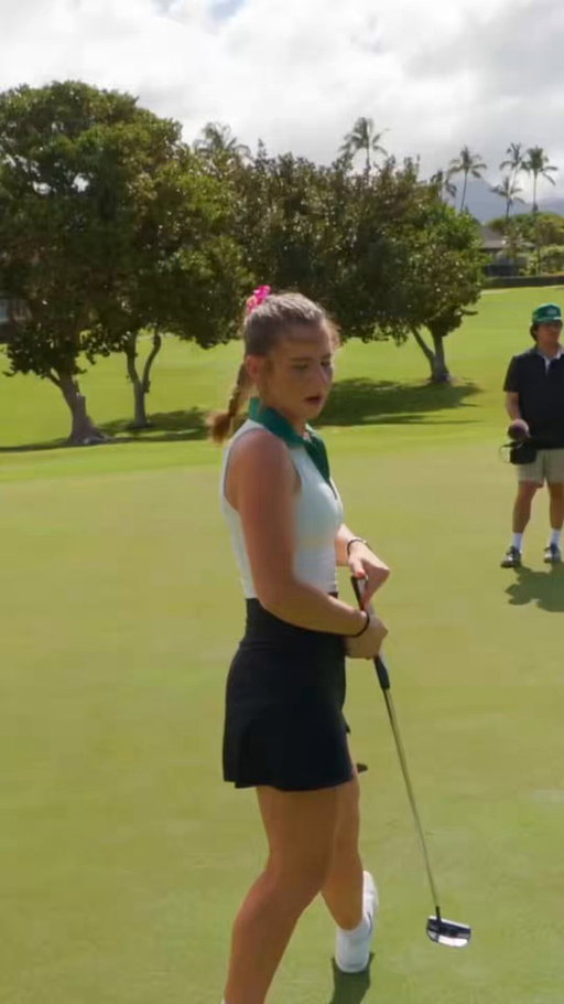 Alexis almost KNOCKS Marissa out with her putter 😳

👇👇👇 