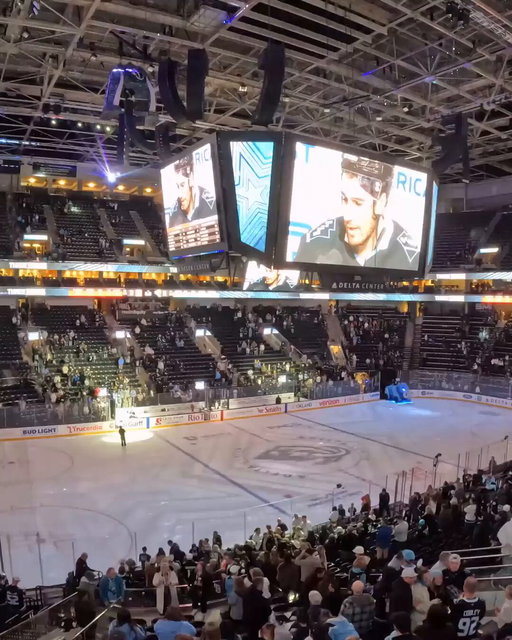 Thank you to all of our fans who participated in Paint the Ice Night following last night’s game! 🎨 