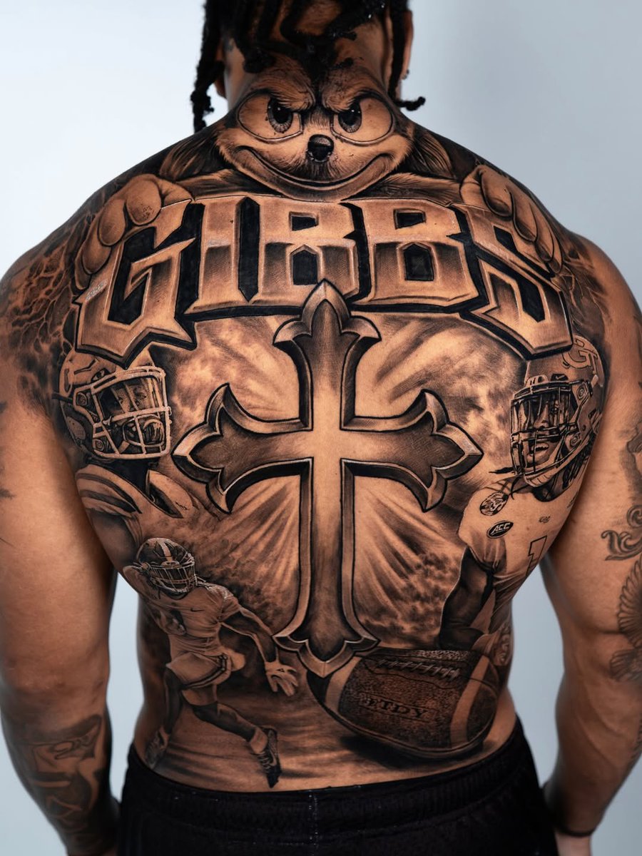 Jahmyr Gibbs' new back tattoo is so clean 🔥

(via https://t.co/HrqlxpCspc.ganga/IG) 
