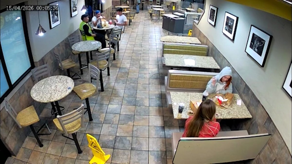 😳 EXCLUSIVE: Ice Spice was slapped by a fan inside of an L.A. McDonald's. https://t.co/v9zZmQq05w 